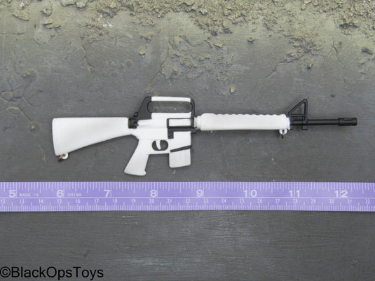White M16