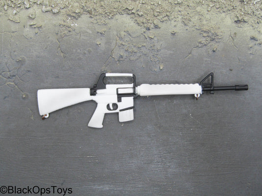 White M16