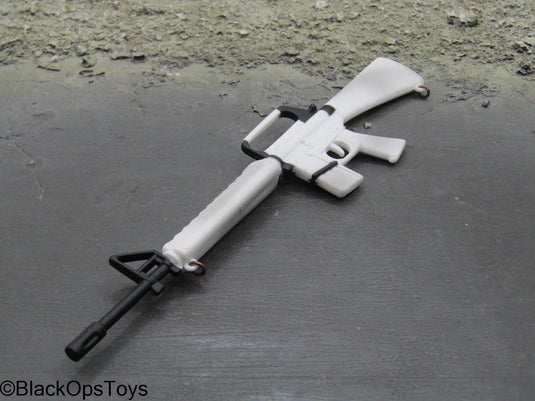 White M16