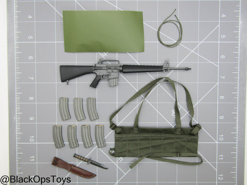 Load image into Gallery viewer, Vietnam - US SEAL Rifleman - M16 Rifle w/Bandoleer &amp; Knife Set
