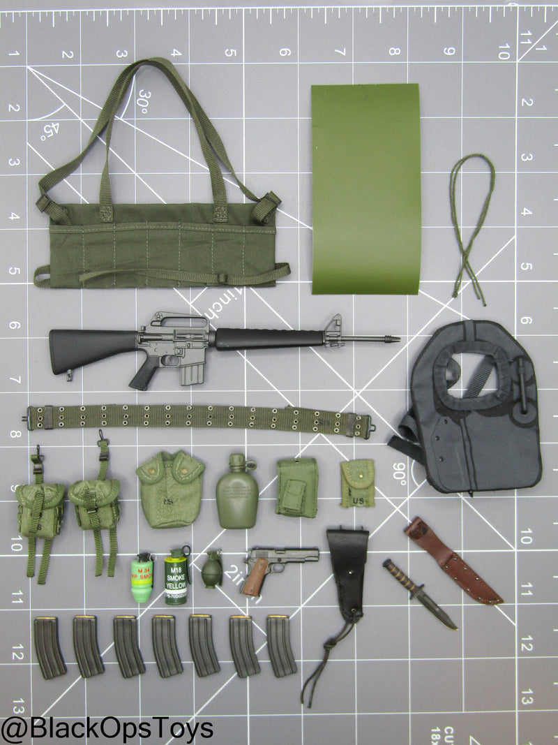 Load image into Gallery viewer, Vietnam - US SEAL Rifleman - M16 Rifle w/Bandoleer, Knife, &amp; Pouch Set

