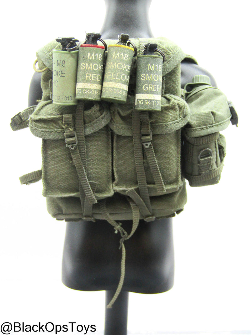 Load image into Gallery viewer, Vietnam B-52 Bullseye - Backpack w/Smoke Grenade Set
