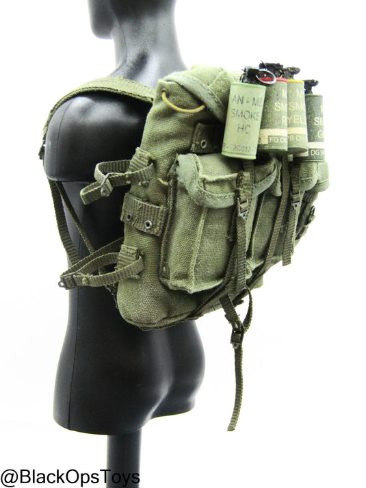 Vietnam B-52 Bullseye - Backpack w/Smoke Grenade Set