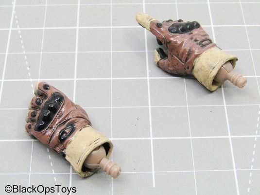 Brown & Tan Gloved Hands w/Pegs