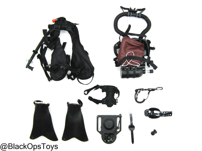 Load image into Gallery viewer, Black Marine Scuba Diver Gear Set (Hot Toys)
