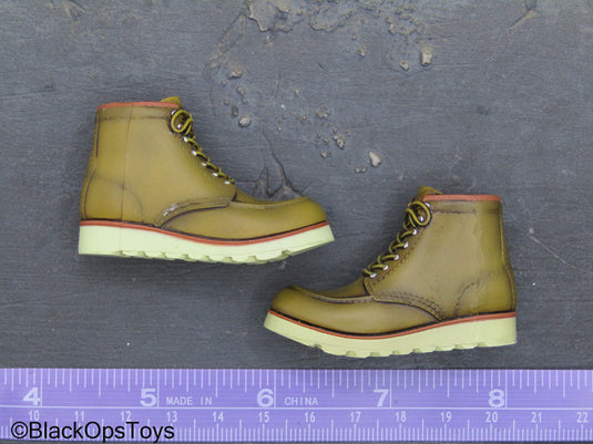 Tan Hiking Boots (Peg type)