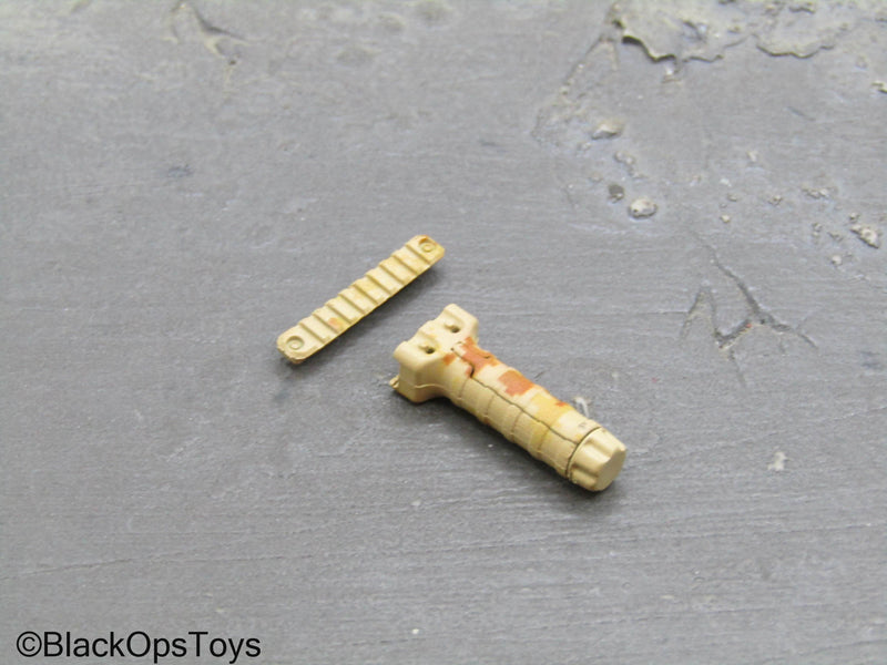 Load image into Gallery viewer, Weapons Collection - Desert Vertical Foregrip w/Keymod Rail
