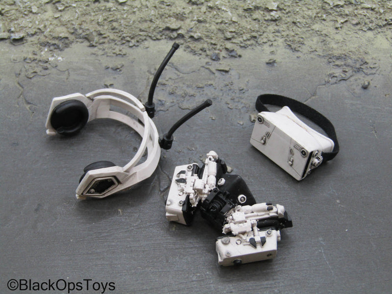 Load image into Gallery viewer, Tricky Baby - Resin Headset w/VR Goggles
