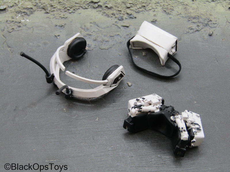Load image into Gallery viewer, Tricky Baby - Resin Headset w/VR Goggles
