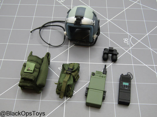 Bam 1/6 Pilot Helmet w/Radio