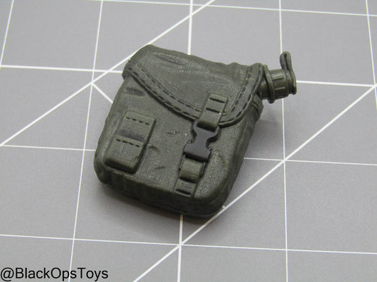 Bam 1/6 Molded 2 QT Canteen w/Pouch