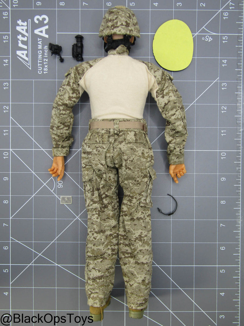 Load image into Gallery viewer, 1st Marine Spec. Op. BN - Male Dressed Body w/Helmet &amp; NVG
