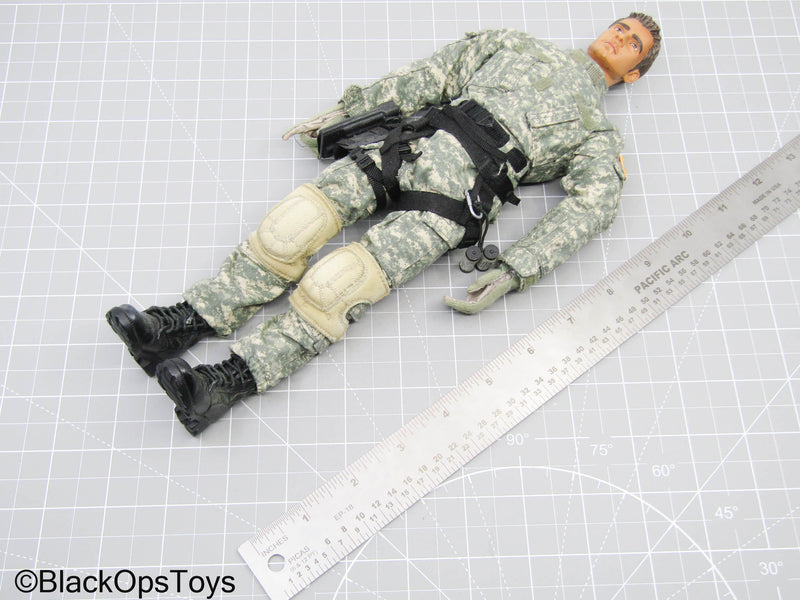 Load image into Gallery viewer, Male UCP Dressed Body w/Pistol, Holster, &amp; Accessories (Hot Toys)
