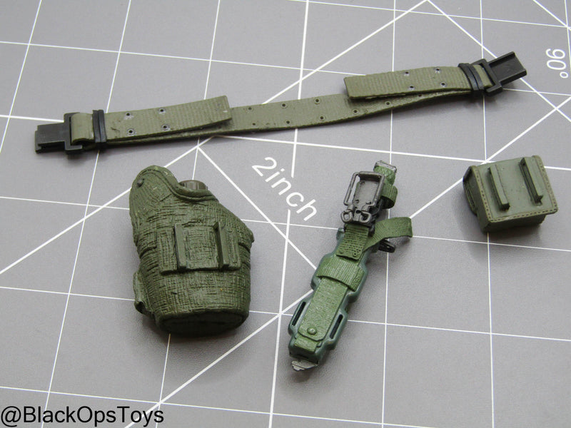Load image into Gallery viewer, Rivet Belt w/Molded Pouches (READ DESC)
