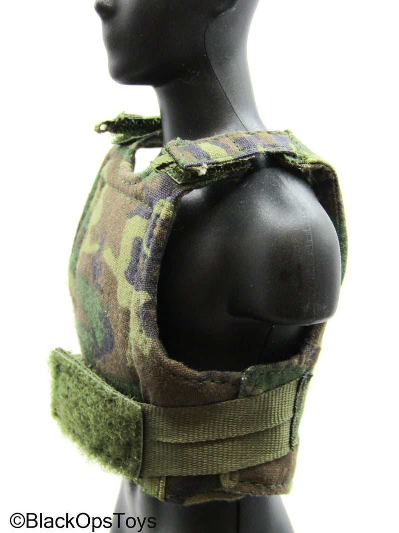 Load image into Gallery viewer, Woodland Camo Plate Carrier Vest
