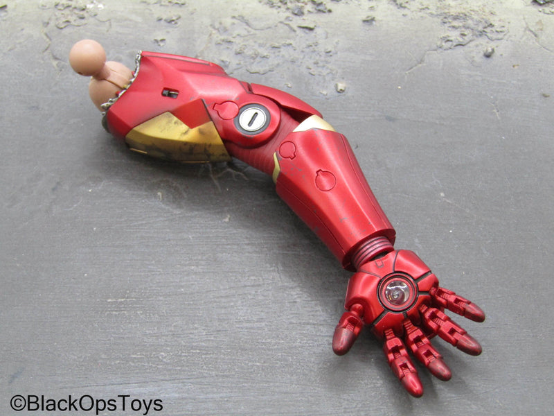 Load image into Gallery viewer, Iron Man 3 - Pepper Pots - Female Body w/Iron Man Arm &amp; High Heel Shoes
