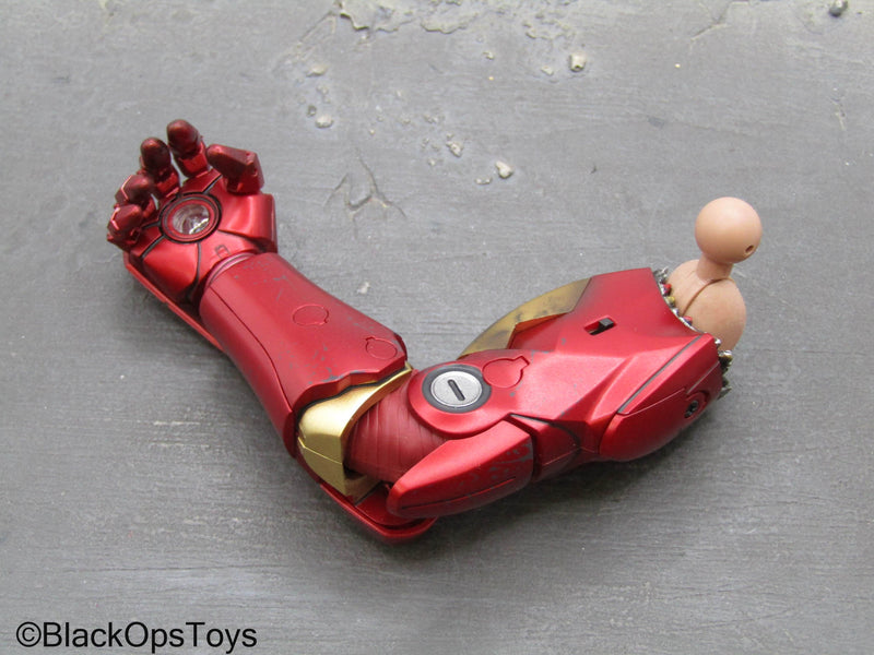 Load image into Gallery viewer, Iron Man 3 - Pepper Pots - Female Body w/Iron Man Arm &amp; High Heel Shoes
