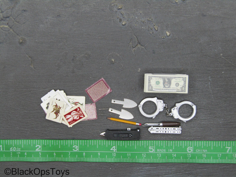 Load image into Gallery viewer, The Dark Knight - Joker DX - Card Set w/Tools &amp; Knives
