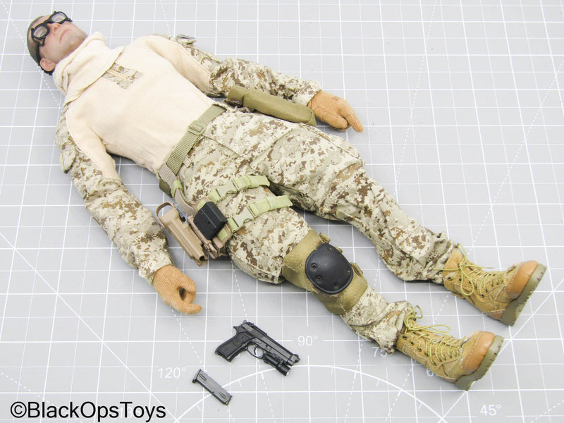 Load image into Gallery viewer, USMC Male AOR1 Camo Dressed Body w/Black Pistol &amp; Accessories
