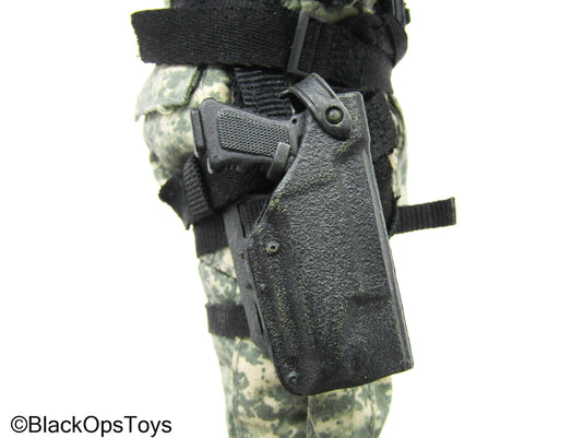 Male UCP Dressed Body w/Pistol, Holster, & Accessories (Hot Toys)