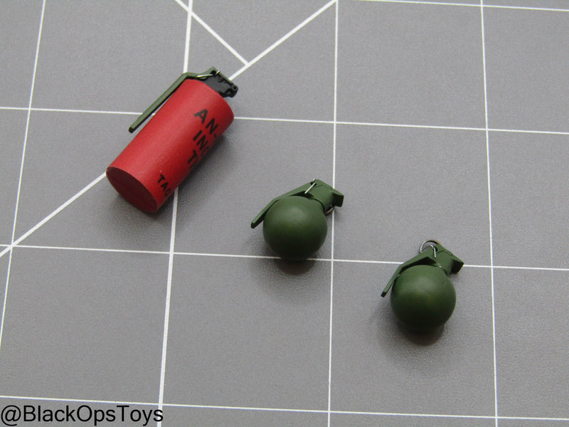 Load image into Gallery viewer, Bravo 0-7 Strike - Grenade Set
