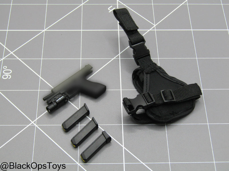 Load image into Gallery viewer, Spetsnaz FSB - 9mm Pistol w/Drop Leg Holster
