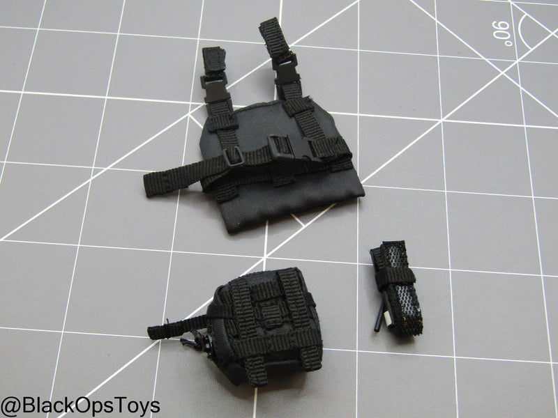 Load image into Gallery viewer, Bravo 0-7 Strike - Drop Leg MOLLE Platform w/IFAK Pouch &amp; Tourniquet
