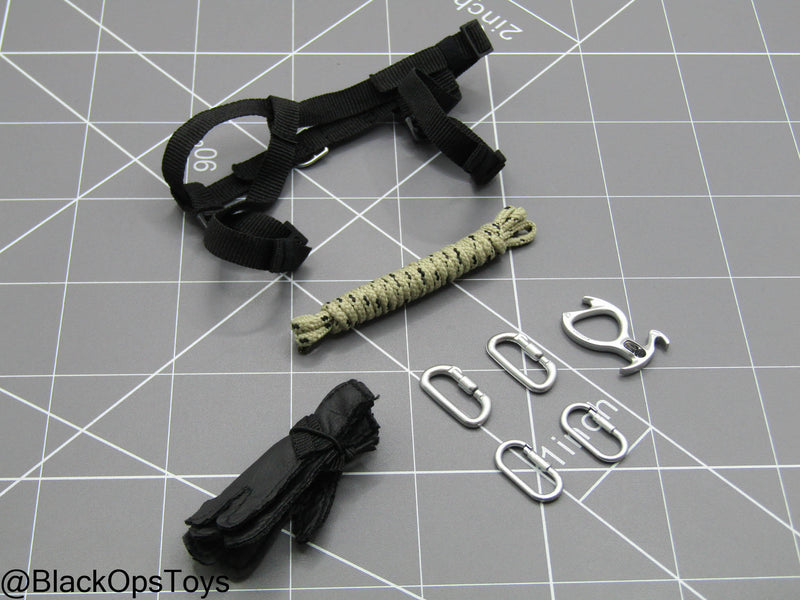 Load image into Gallery viewer, Spetsnaz FSB - Black Harness w/Rappelling Gloves &amp; Rope
