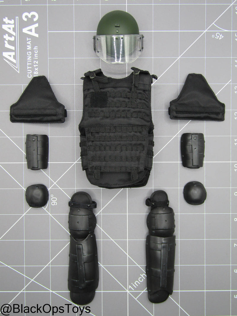 Load image into Gallery viewer, OSN Saturn Police - Black Plate Carrier w/Riot Helmet &amp; Armor
