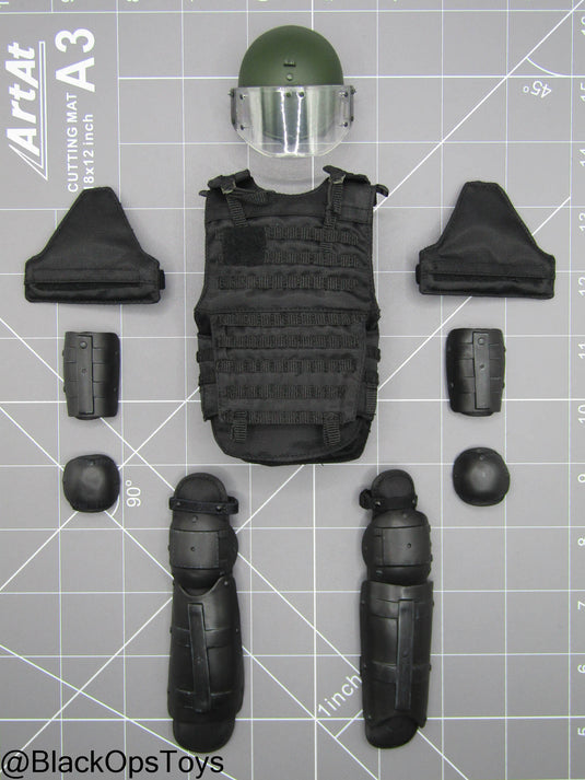 OSN Saturn Police - Black Plate Carrier w/Riot Helmet & Armor