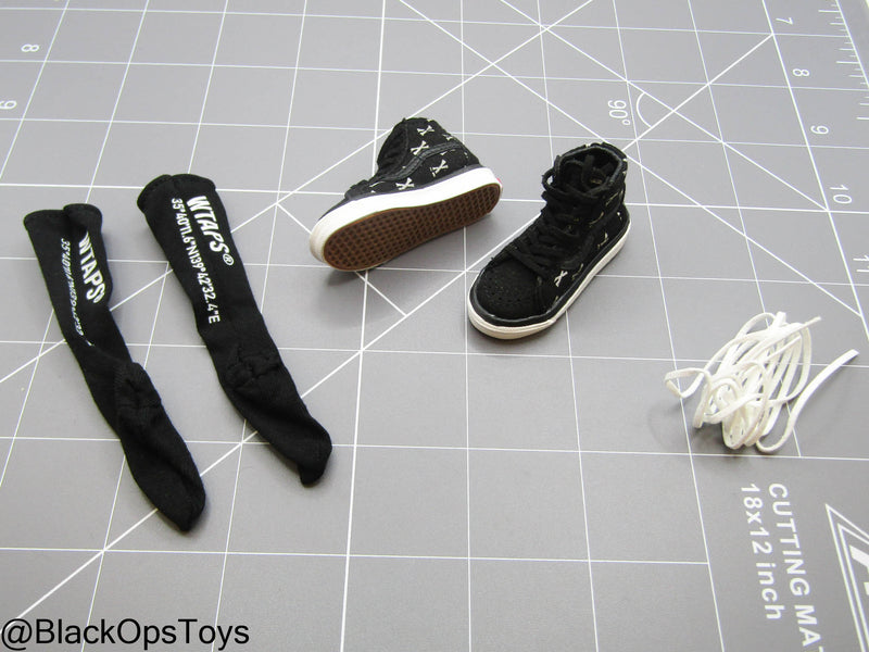 Load image into Gallery viewer, Black VANS High Top Sk8 Shoes (Foot Type) w/Socks &amp; Extra Laces
