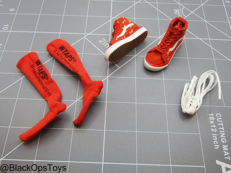 Load image into Gallery viewer, Red VANS High Top Sk8 Shoes (Foot Type) w/Socks &amp; Extra Laces
