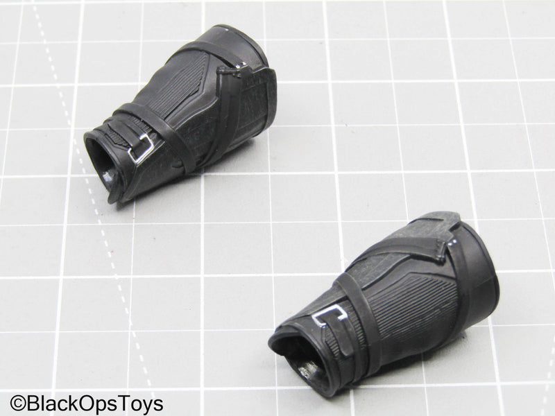 Load image into Gallery viewer, Avengers - Thor - Black Gauntlets (Hot Toys)
