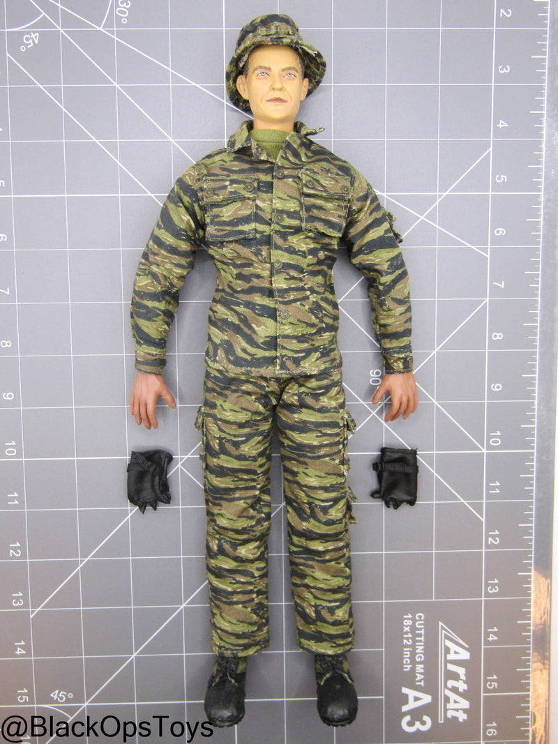 Load image into Gallery viewer, Bam 1/6 Vietnam Era Male Dressed Body w/Headsculpt (Toy Soldier)
