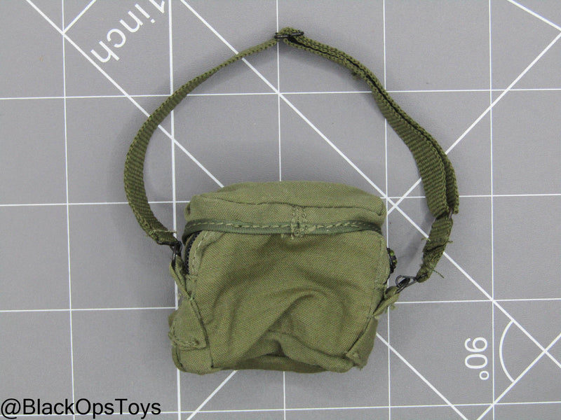 Load image into Gallery viewer, Bam 1/6 Vietnam Era OD Green Medical Satchel Bag (Toy Soldier)
