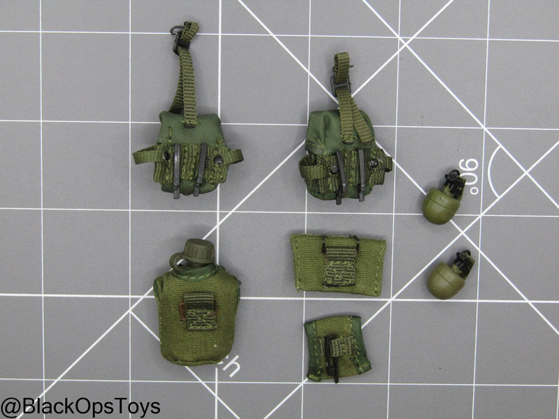 Load image into Gallery viewer, Bam 1/6 Vietnam Era OD Green Canteen w/Pouch Set (Toy Soldier)
