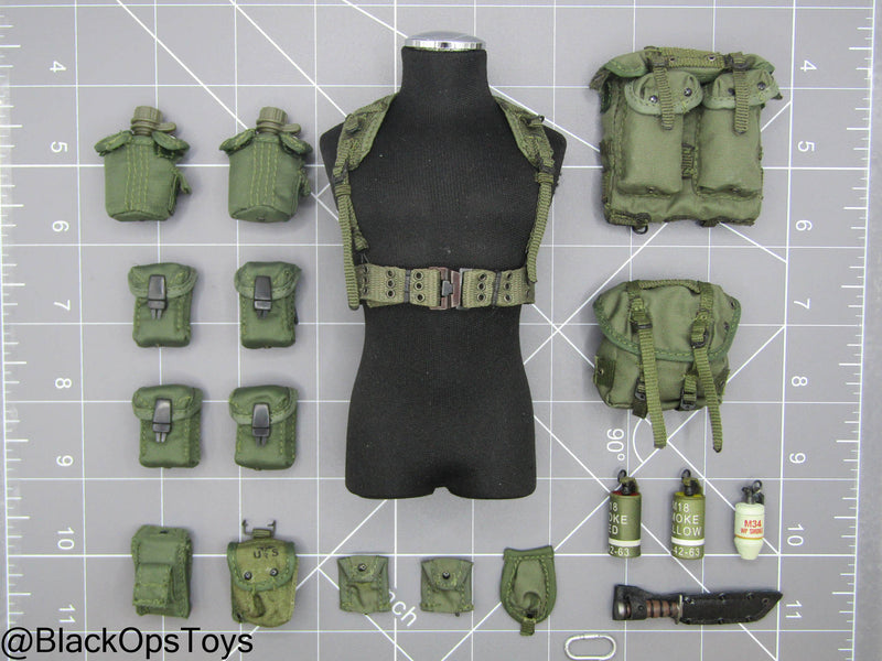 Load image into Gallery viewer, Bam 1/6 Vietnam Era Rivet Belt w/Harness &amp; Pouch Set (Toy Soldier)
