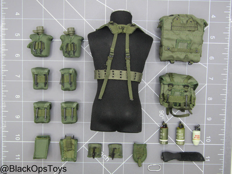 Load image into Gallery viewer, Bam 1/6 Vietnam Era Rivet Belt w/Harness &amp; Pouch Set (Toy Soldier)
