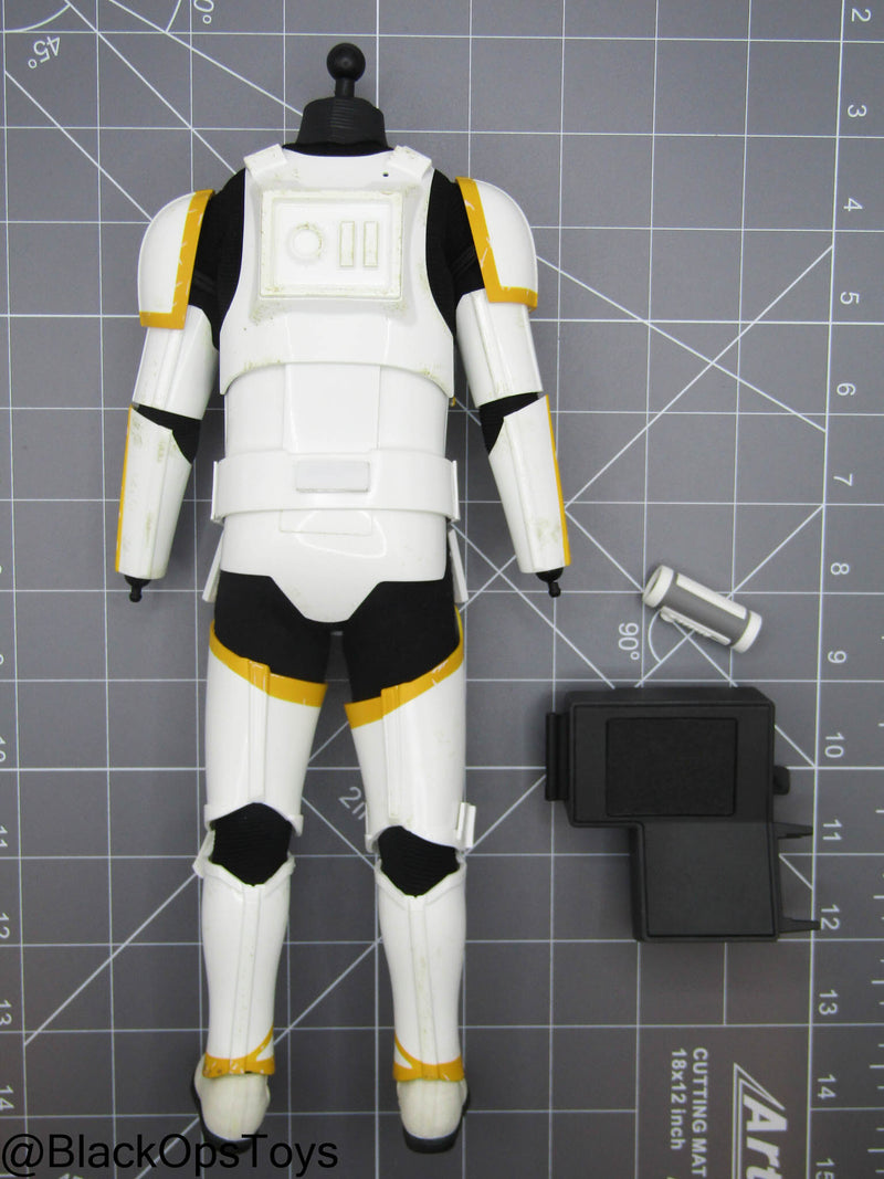 Load image into Gallery viewer, Star Wars Artillery Stormtrooper - Male Body w/White &amp; Yellow Armor

