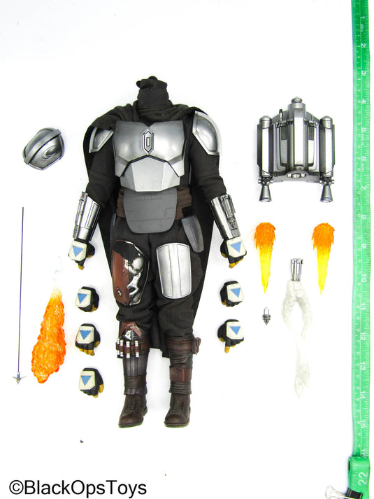 The Mandalorian Deluxe - Complete Armored Body w/Complete Gear Set