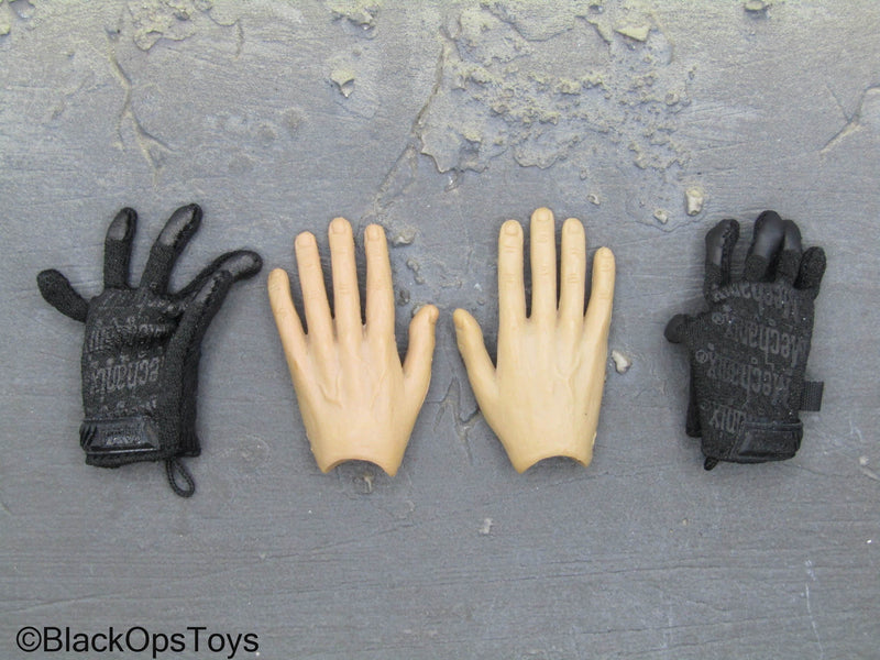 Load image into Gallery viewer, Male Bendy Hands w/Black Gloves
