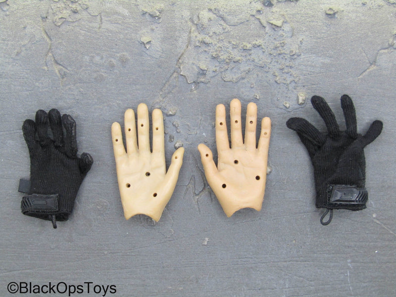 Load image into Gallery viewer, Male Bendy Hands w/Black Gloves
