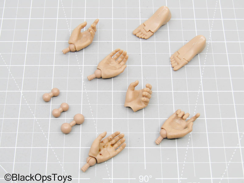 Load image into Gallery viewer, Hands, Feet &amp; Pegs Lot (Hot Toys)
