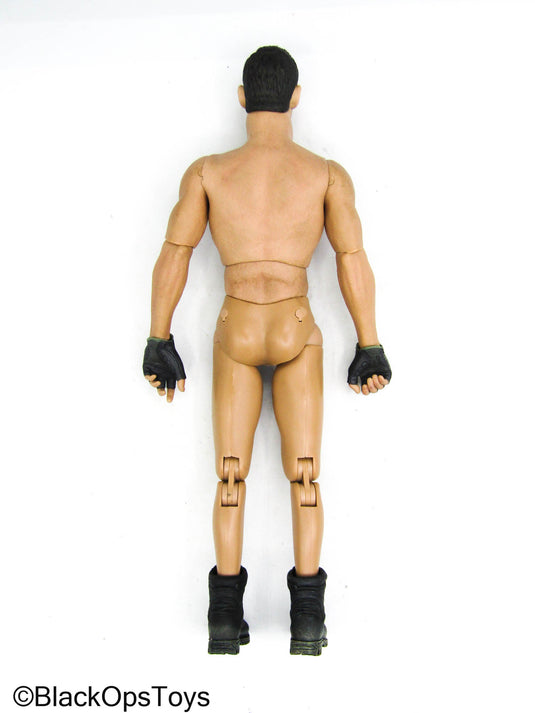 Predators - Male Base Body w/Head Sculpt, Hands, Boots & Stand
