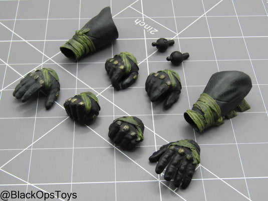 BVS - Knightmare Batman - Gloved Hand Set w/Gauntlets