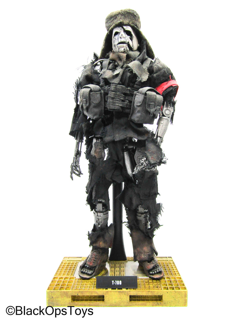 Load image into Gallery viewer, Endoskeleton T-700 w/Tattered Uniform &amp; Base Stand (READ DESC)
