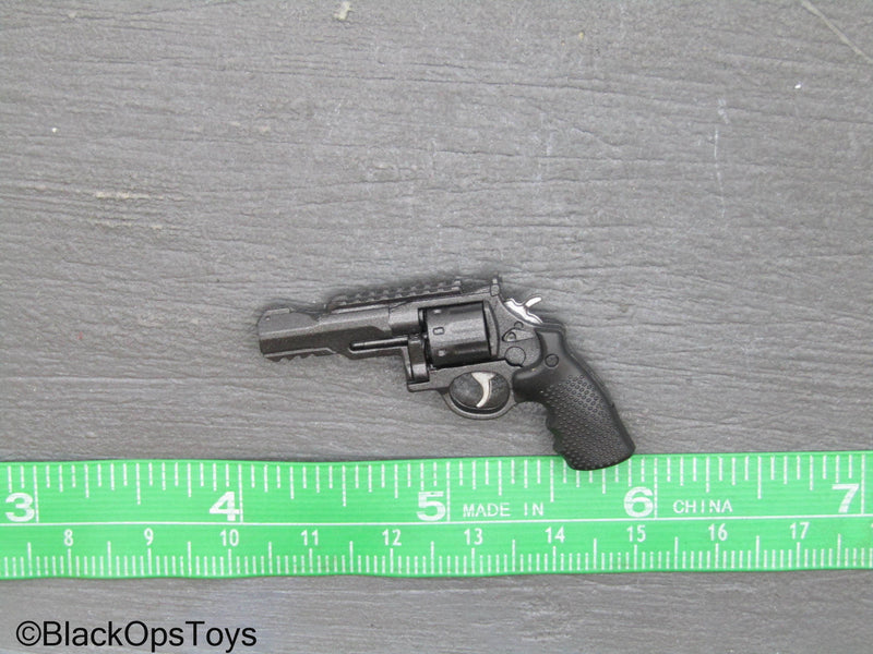 Load image into Gallery viewer, Punishman Frank - Revolver Pistol w/Moving Chamber
