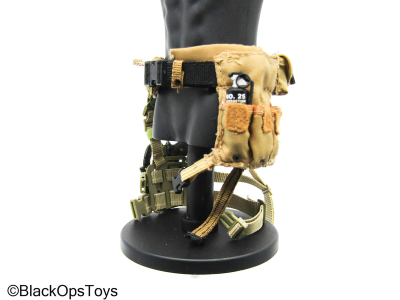 Load image into Gallery viewer, USMC Belt w/Black Pistol, Holster, &amp; Accessories (Soldier Story)
