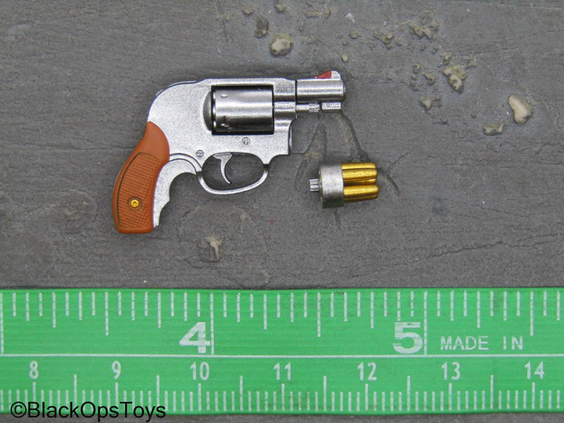 Load image into Gallery viewer, Resident Evil 2 - Claire Redfield - Snub Nose Revolver Pistol w/Moving Action
