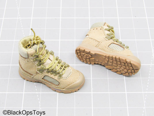 Tan Combat Boots (Peg Type) (DAM Toys)